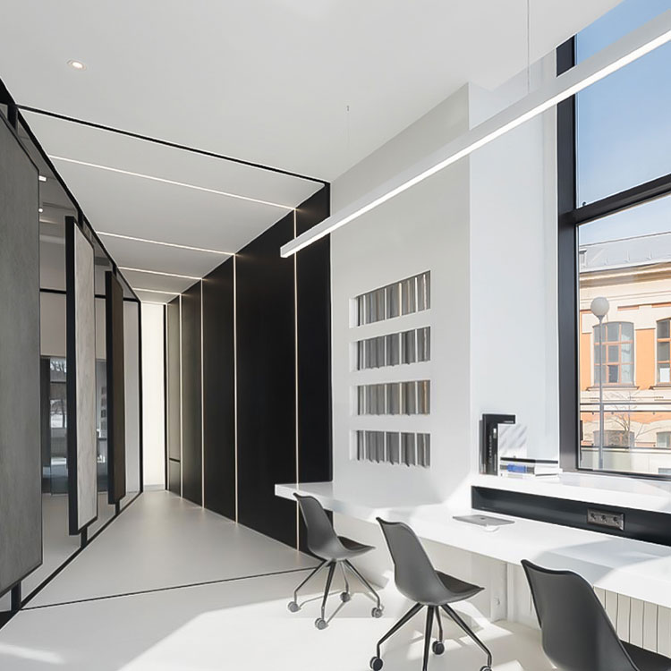 Napa lampu meja modern duwe fitur ngisi daya nirkabel